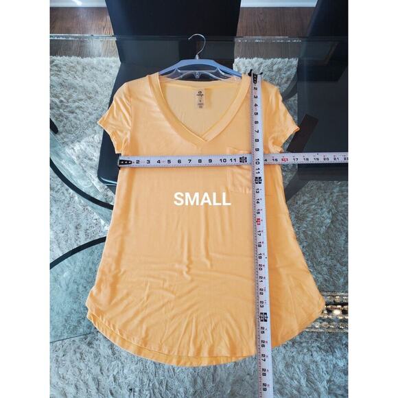 MONO Women's Yellow Solid Casual Short Sleeve Regular Fit V-Neck T Shirt Top - Picture 6 of 14